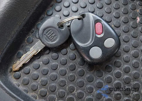 2004 Chevrolet Silverado 1500 Lt из США, поврежденный, VIN 2GCEK13T641377258